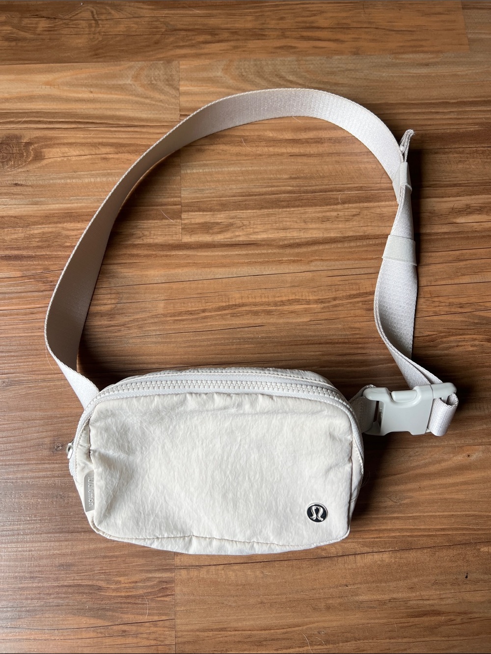 Lululemon Everywhere Belt Bag 1L in White Opal - Picture 6 of 11
